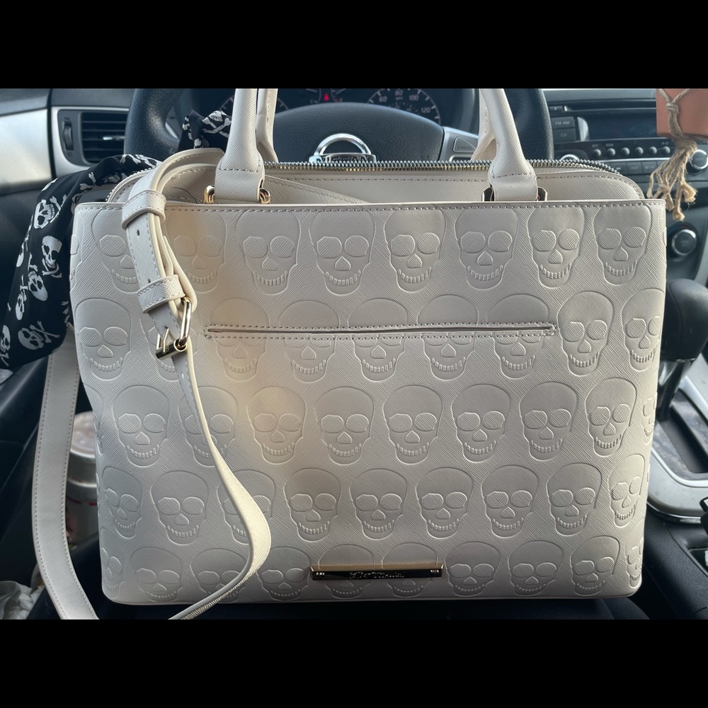 NEW WITH TAGS White skull betsey johnson purse